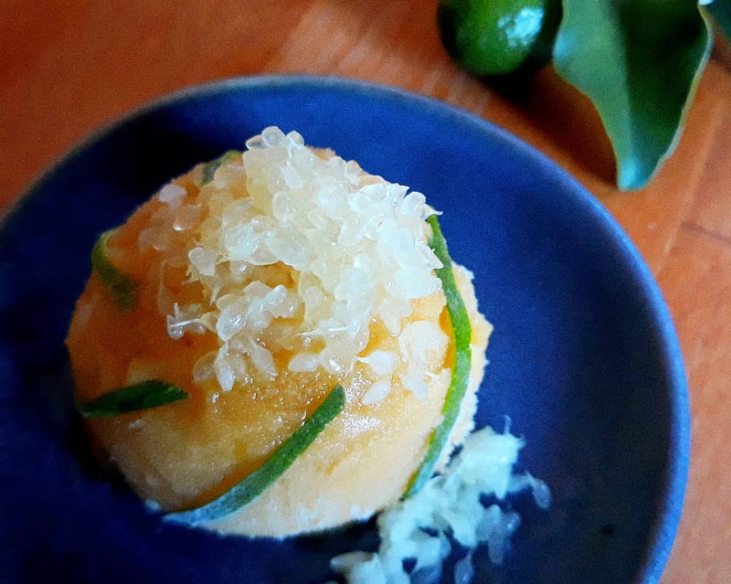 sorbetto mango siciliano con fingerlime